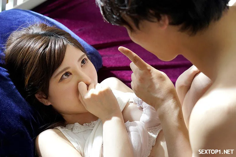 Dẫn bạn về nhà, bị bạn chịch luôn bà xã của mình