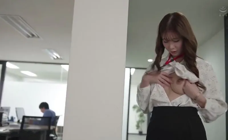 Bí ẩn của cô nhân viên ngoại hình nghiêm nghị song thực chất là "nữ hoàng dâm đãng"