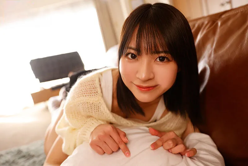 Chị gái lần đầu có anh người yêu còn nhiều ngỡ ngàng nên mượn củ khoải thằng em tập trước